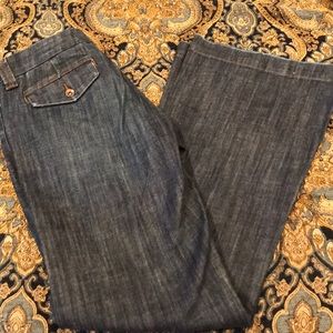 Wide leg, button back pocket jeans 👖